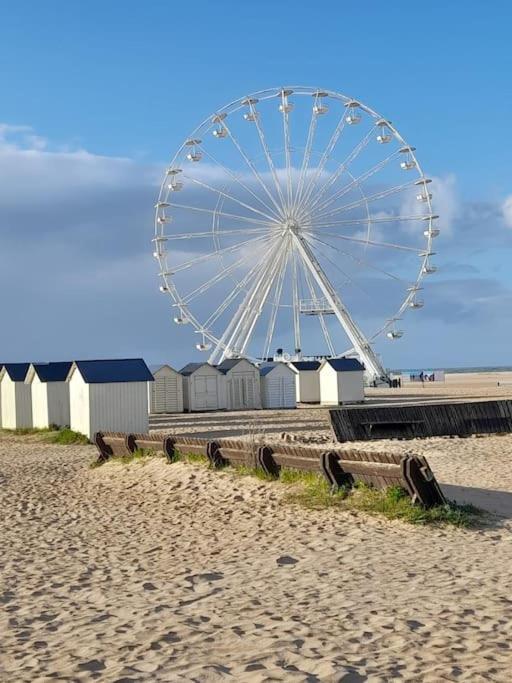 Persea Yourhosthelper Ouistreham Exteriér fotografie